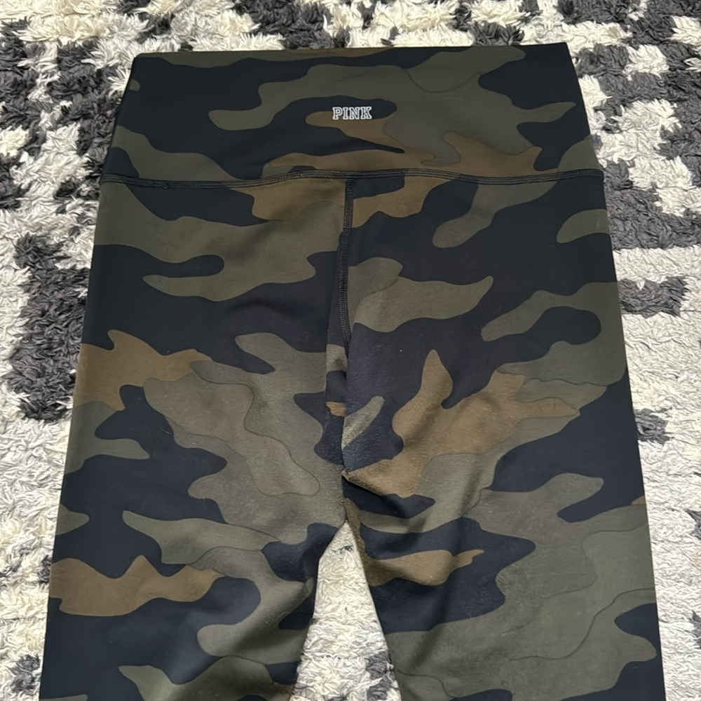NWOT VS PINK Ultimate Military Camo Green & Black High Waisted Leggings L